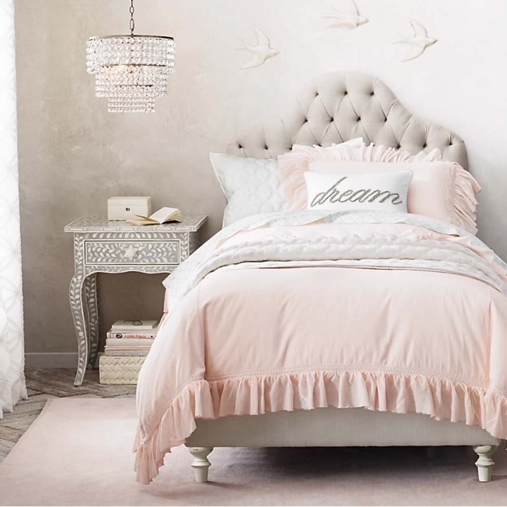 Restoration Hardware RH Pink
Duvet full/Queen (RUFFLED
VOILE DUVET COVER)